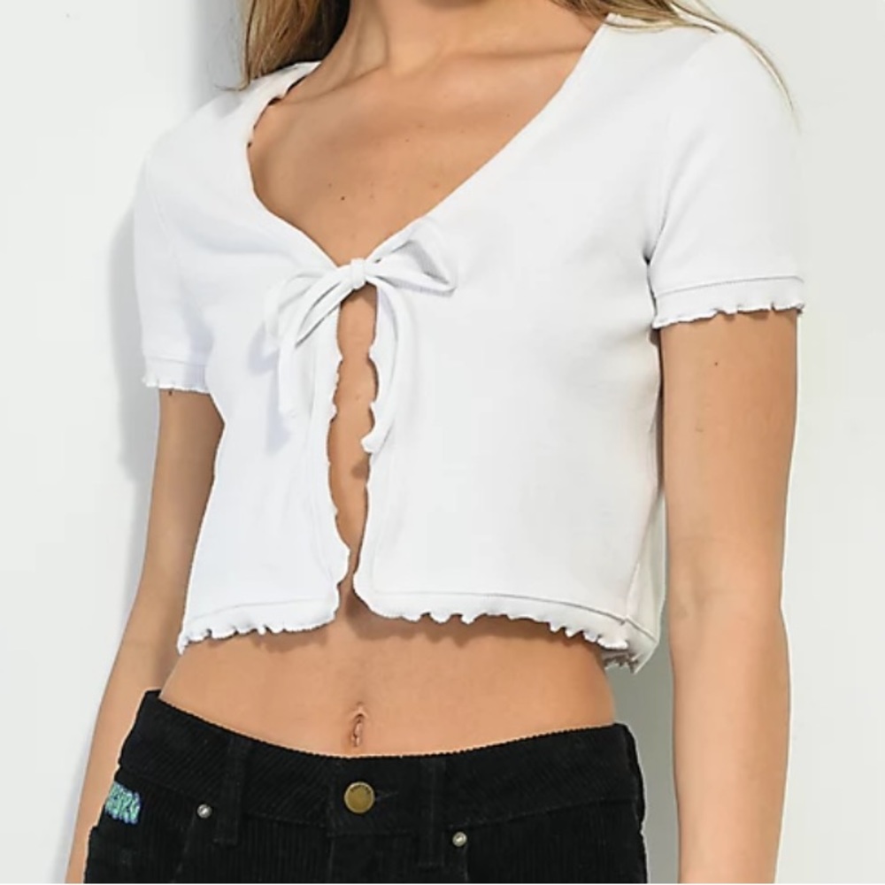 a-lab zowie white toe front crop top